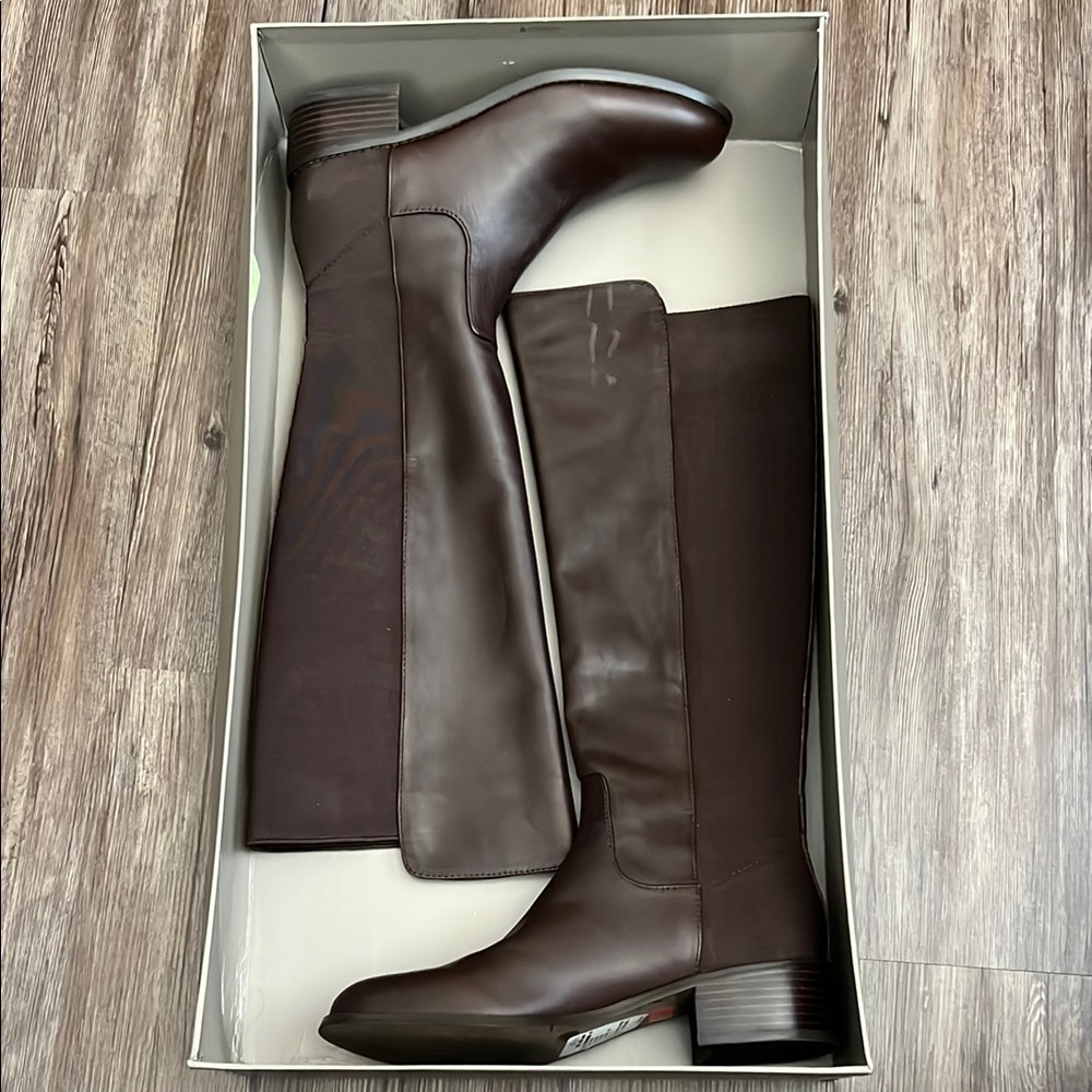 BCBMAXAZRIA Leather Boots Timeless Design